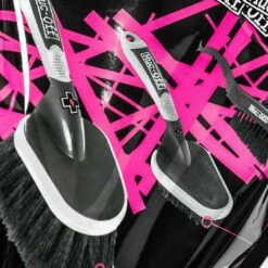 MUC-OFF 3x Brush Set -HERRECYKLER Butik 220 3x premium brush kit 2