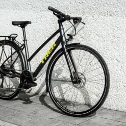 Trek FX 2 Equipped Stagger 7 Trek FX 2 Equipped Stagger -HERRECYKLER Butik FX2DiscEQStagger 22 35139 A Portrait cphbikeshop