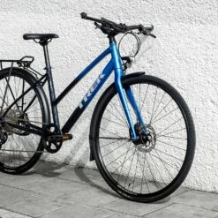 Trek FX 3 Disc Equipped Stagger -HERRECYKLER Butik FX3DiscEquippedStagger 22 35108 B Portrait CPHBIKESHOP