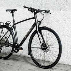 Trek FX 3 Disc Equipped 7 Trek FX 3 Disc Equipped -HERRECYKLER Butik FX3DiscEquipped 22 35107 A Portrait CPHBIKESHOP