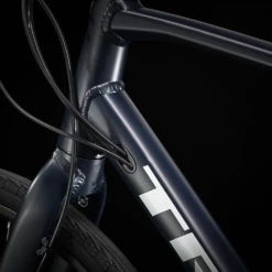 Trek FX 2 Disc -HERRECYKLER Butik Trek FX 2 DISC SatinNauticalNavy indvendig kabel