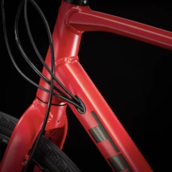 Trek FX 2 Disc -HERRECYKLER Butik Trek FX 2 DISC SatinViperRed indvendig kabel